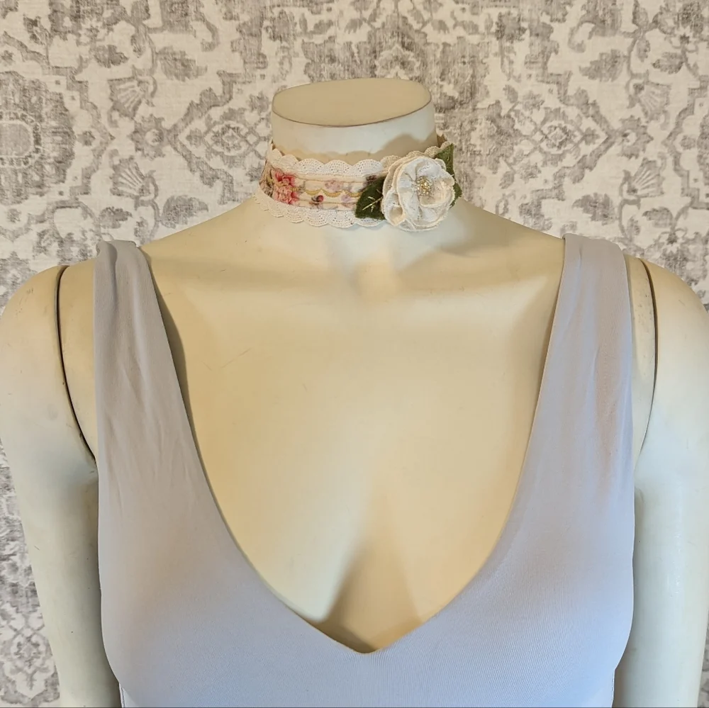 Handmade Antique Lace Floral Choker with beading, lace, Ribbon and Velvet - Picture 4 of 10